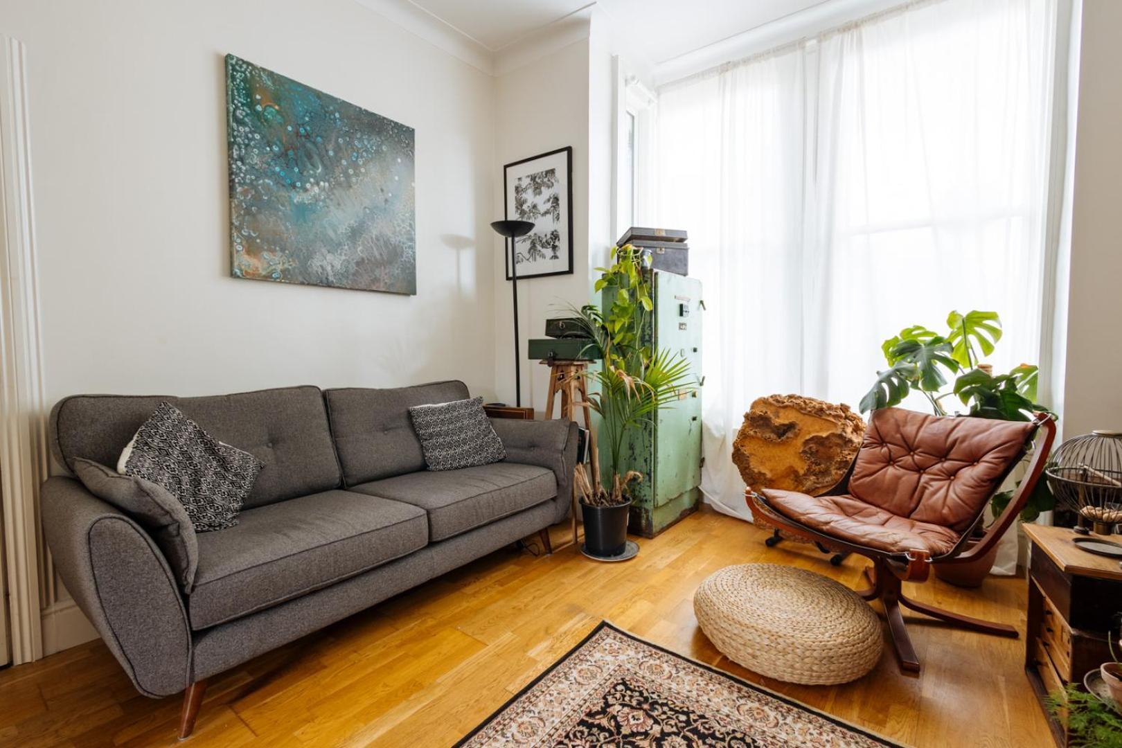 Unique Private W/ Easy Access To Apartment