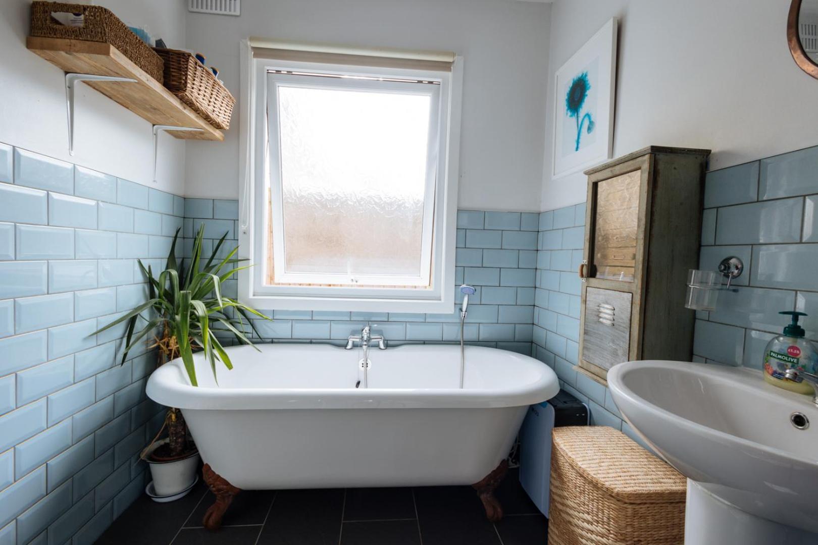 Unique Private W/ Easy Access To * London